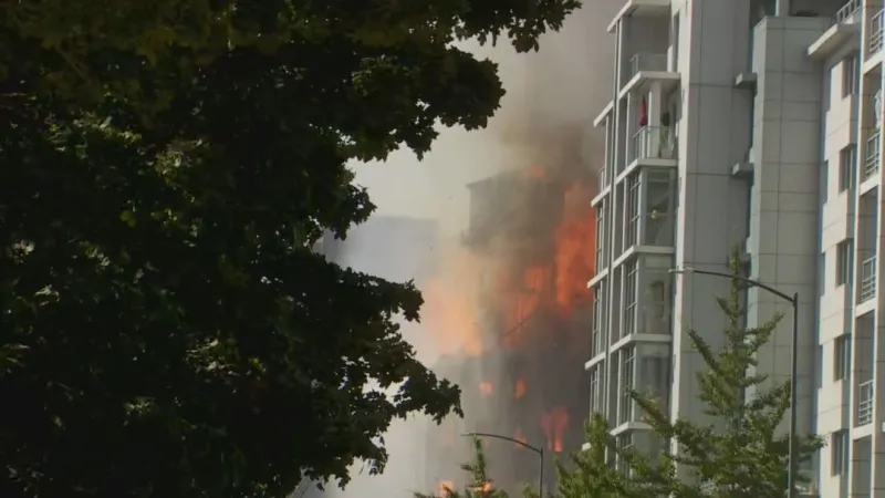 Large fire erupts at vacant Portland warehouse on NW Naito Parkway
