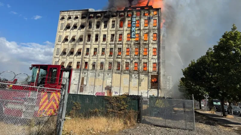 Warehouse fire sends massive plumes of smoke over Northwest Portland