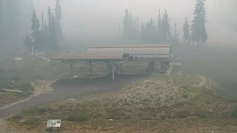Grasshopper Fire shifts west, prompting Level 3 evacuation order at Mt. Hood Meadows
