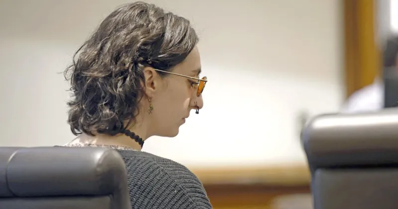 Corvallis woman sentenced for aiming laser at police officer