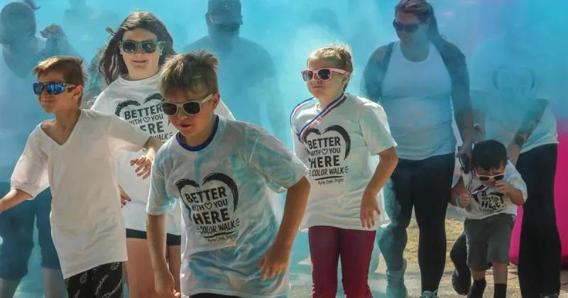 Color walk brings out Myrtle Creek community for suicide awareness