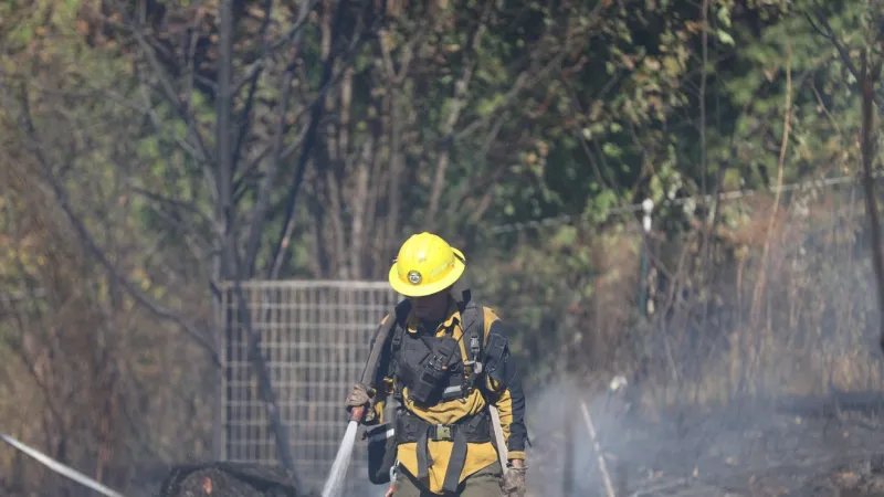 Multiple fire districts assist in fire at Lebanon mobile home