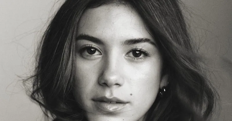 Go away with ... Scarlett Estevez