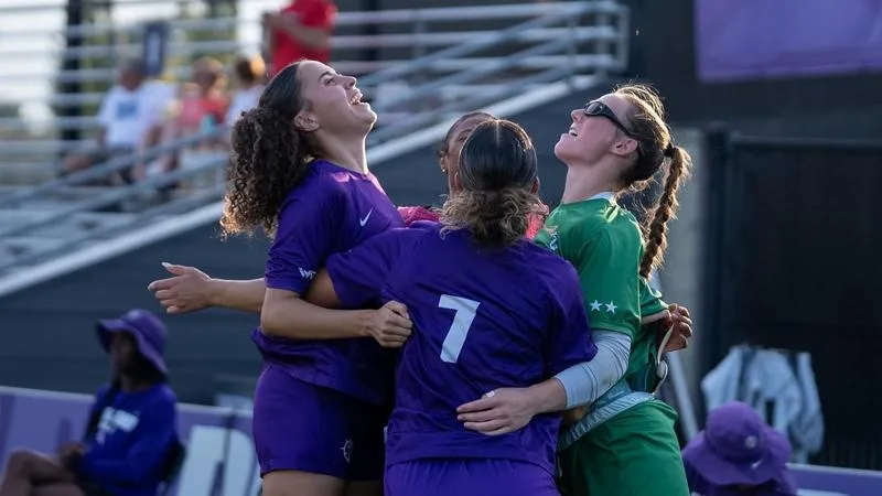 Pilots Kick off Regular Season With Road Contest Against No. 12 Huskies