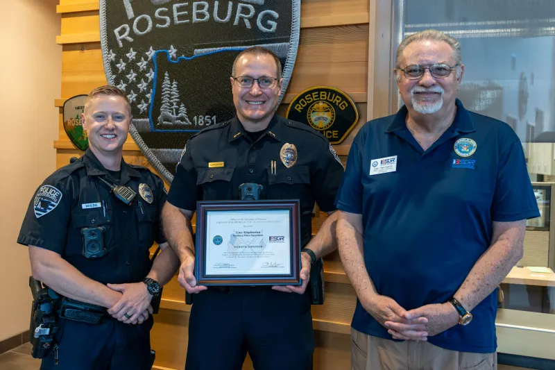 ROSEBURG POLICE CHIEF RECEIVES PATRIOT AWARD