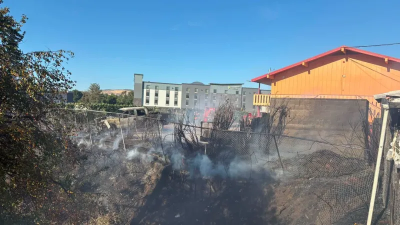 Arson vegetation fire in southern Oregon damages vehicles, restaurant