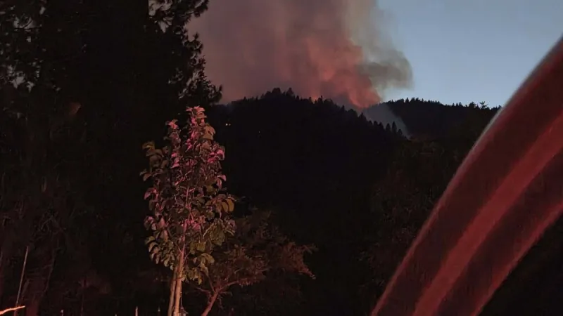 Fielder Mountain Fire grows rapidly overnight, prompting Southern Oregon evacuations