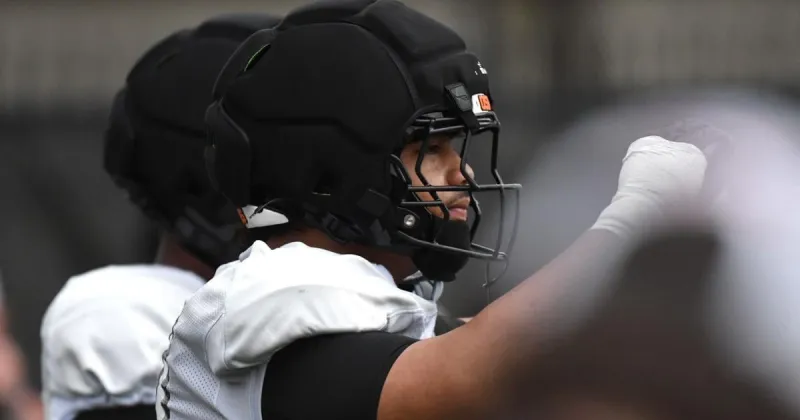 Patterson, Wells join training camp