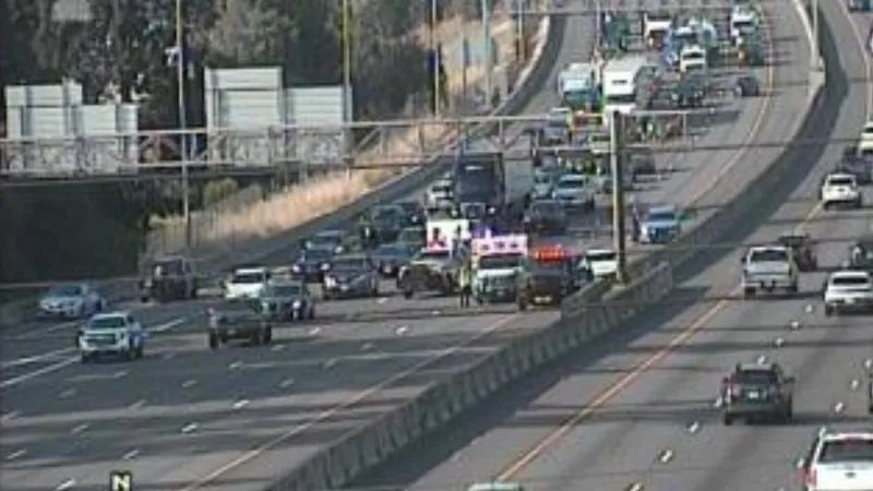Major crash snarls traffic on southbound I-5 between Tigard and Tualatin