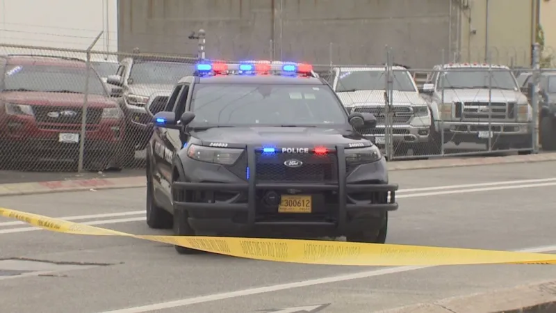 One dead, two hurt in early Saturday shooting in Portland's Hosford-Abernethy