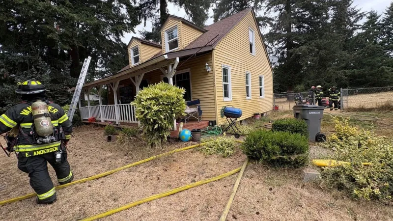 Basement laundry room fire forces evacuation of 11 in Vancouver home