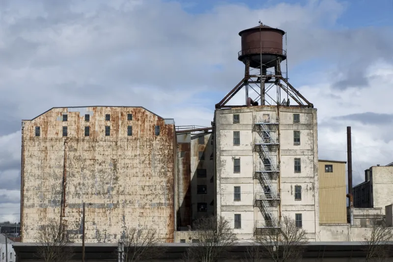 Good Morning, News: City Helped Urban Alchemy Polish Icky Image, Moda Center Negotiations Begin, and Centennial Mills to Come Tumblin' Down