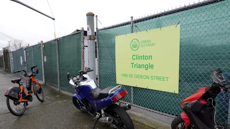 Pendleton leaders tour Portland homelessness programs