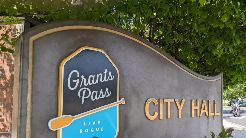 Boarded-up buildings prompt Grants Pass to consider new rules
