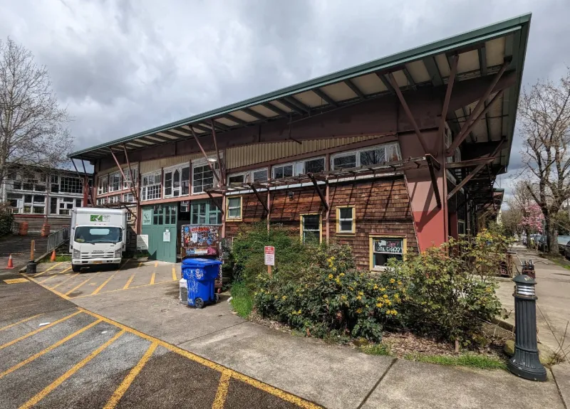 This Massive Oregon Salvage Warehouse Is a Treasure Hunt for Old-House And DIY Lovers
