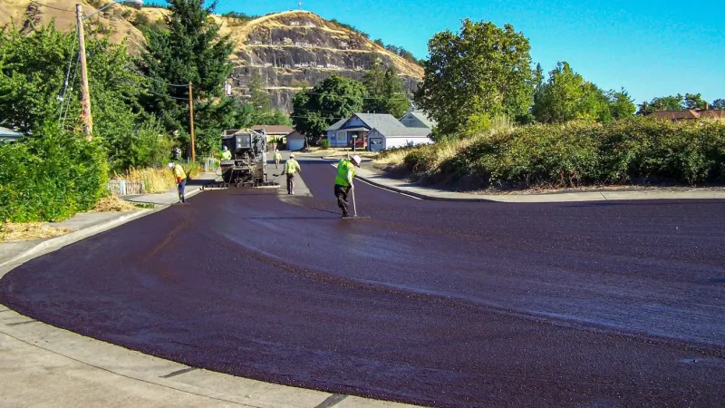 Roseburg slurry-seal work runs Aug. 25-27; cars left on posted streets will be towed