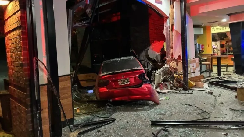 Person crashes into Barbur Blvd. Baja Fresh early Thursday morning
