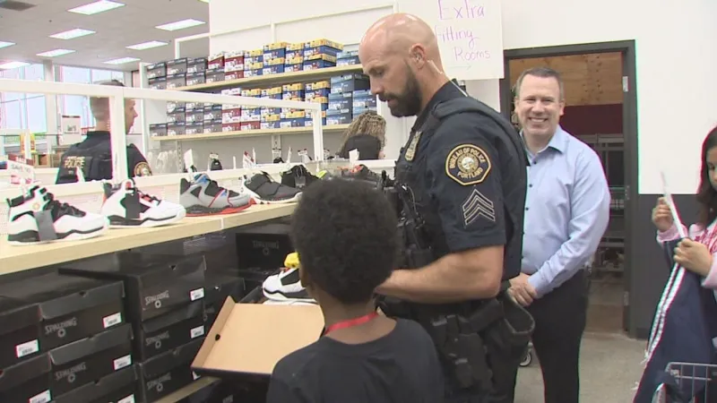 Shop With a Cop helps Portland-area students prepare for new school year