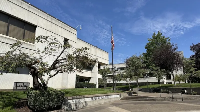 New fence planned for Eugene federal building; this one would not block the plaza