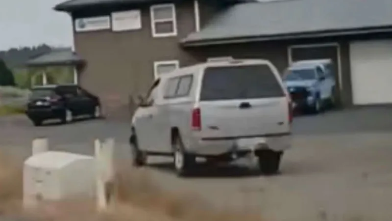 Kelso police search for shooter who wounded person, fled in truck
