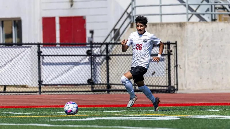 Warnell scores hat trick in 4-1 Raider win