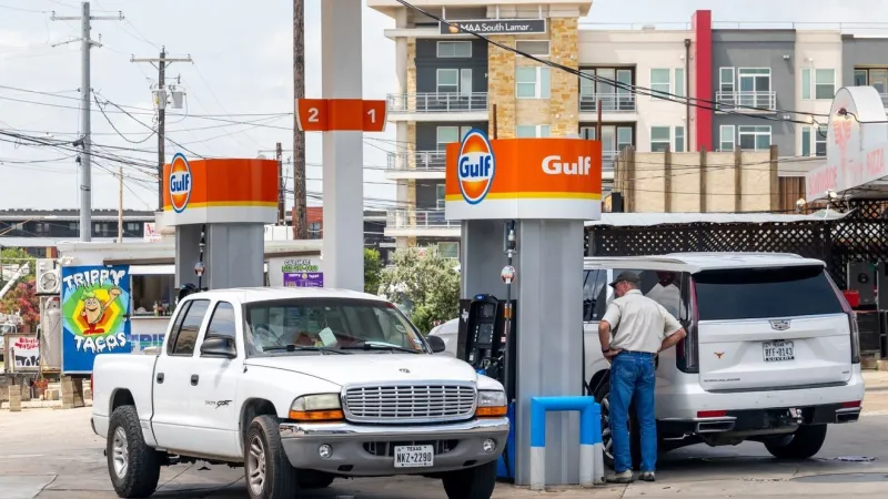 Eugene gas prices continue to rise as national average stays about four dollars
