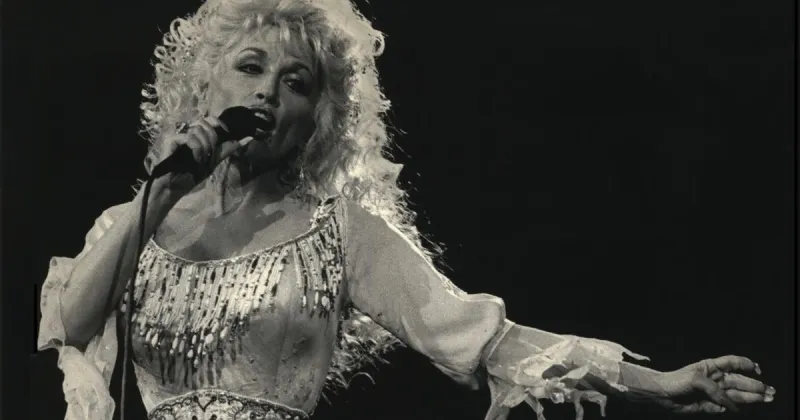 Between the Notes | Dolly Parton - A light that won't go out