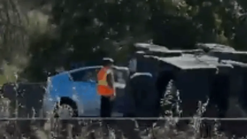 Crash blocks one westbound lane on I-105 in Eugene, delays under 20 minutes