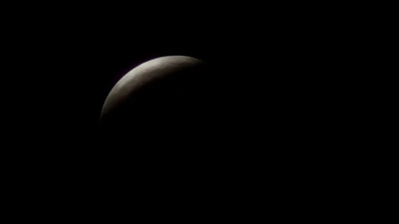 PHOTOS: Partial lunar eclipse captured over Pacific Northwest