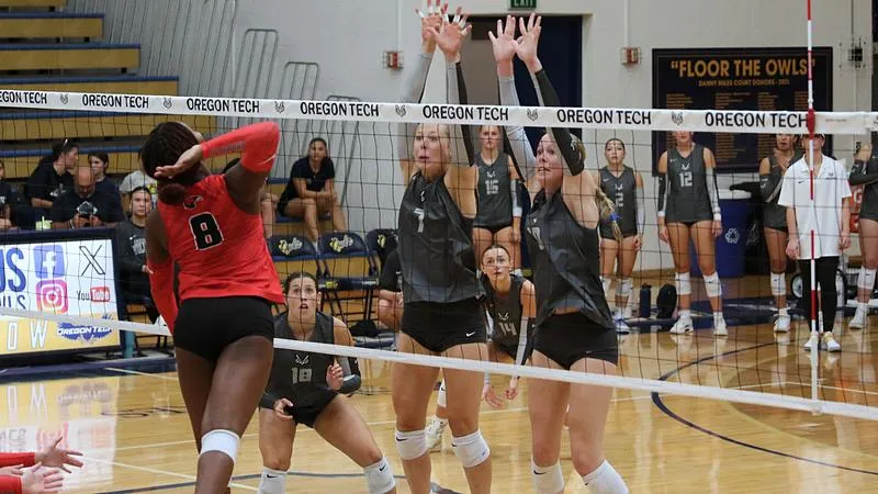 Lady Owls Open Home Schedule, Stop Simpson in Four