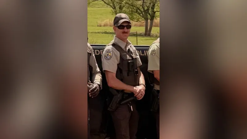 Evidence suggests Oregon wildlife officer died evacuating families from Oklahoma fire