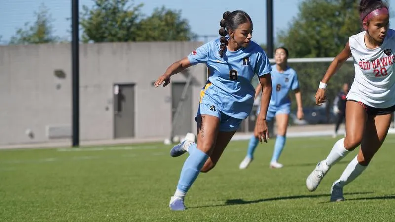 Beacons Suffer First Defeat at Hands of Bearcats