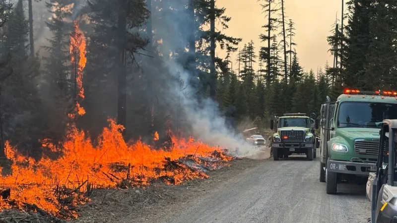 Rain, possible thunderstorms forecast as crews build lines on Austin Fire near Mount Hood