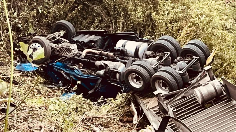 Semi-truck overturns in embankment off I-5 in Springfield