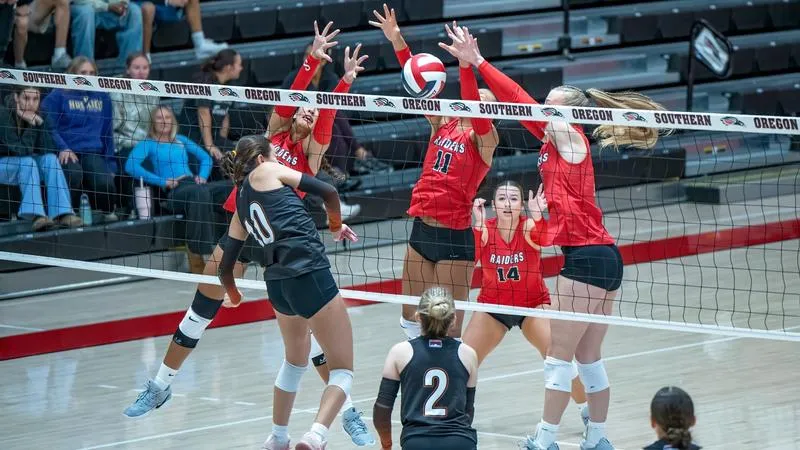 No. 18 Raiders survive 5-setter against Wolves
