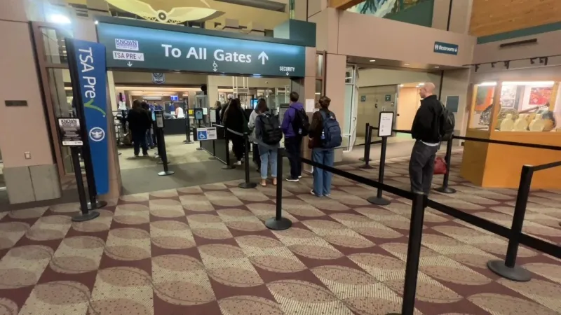 Iowa man arrested after disturbance at Eugene Airport TSA checkpoint