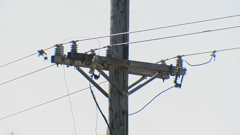 Lightning strike knocks out power for thousands in Vancouver, Clark PUD says