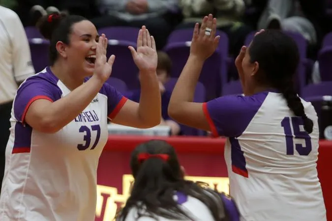 'Cats sweep Friday doubleheader to open the Oregon Trail Classic, earn best start since 2018
