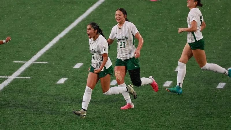 Three First-Half Goals Hold Up for Vikings in 3-2 Win over Western Oregon