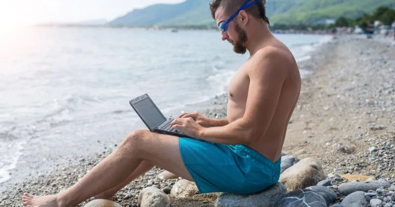 New survey reveals most Americans work during vacations