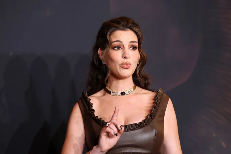 THE TRASH REPORT: Anne Hathaway Frightens Randy Quaid, and JD Vance and Virginian Bats Frighten Us All