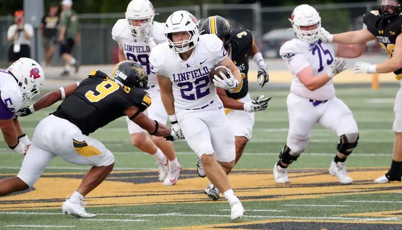 Football jumps to No. 22 in D3football.com Poll
