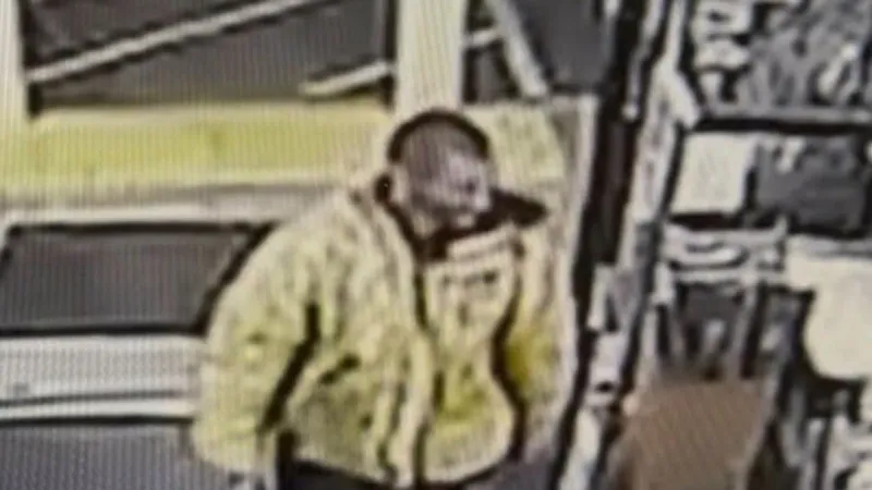 Coos County deputies searching for suspect in Lakeside robbery