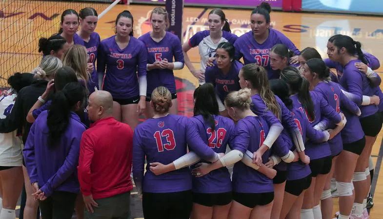Volleyball falls short in first two matches in Texas