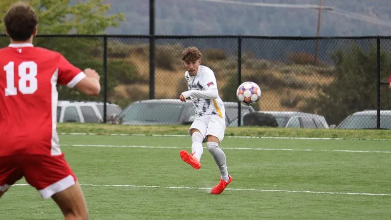 Cota's Brace Leads Hustlin' Owls to 7-1 Road Win