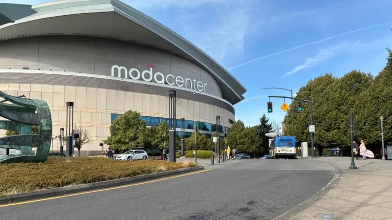 I-5 southbound shutdown to start as thousands leave Weezer show at Moda Center