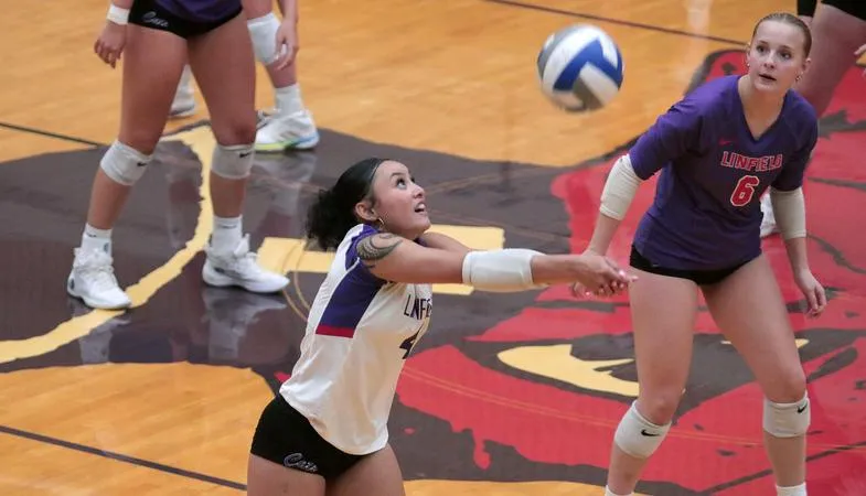 Wildcats battle Bulldogs in Texas finale, drop match in three sets