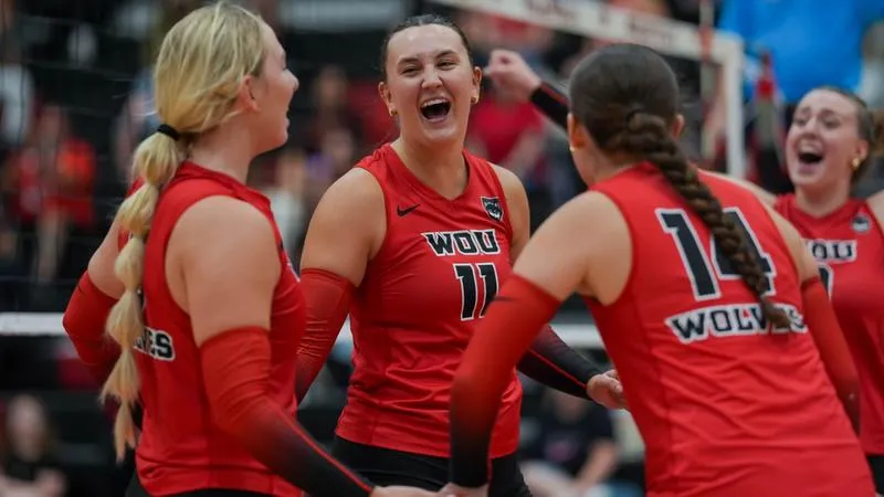 Wolves open GNAC play with five-set win over Saint Martin's on Saturday