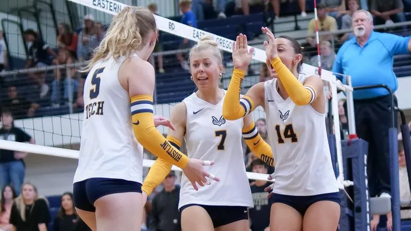Lady Owls Fall to Top-Ranked Eastern