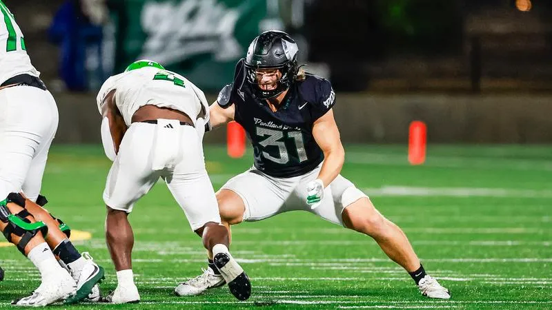 Friday Night Lights: Vikings Head Down I-5 for Matchup with In-State Power Oregon
